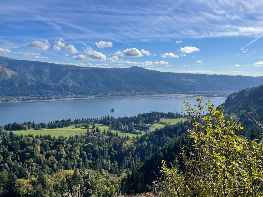 Oregon hike with Hailey and Cody